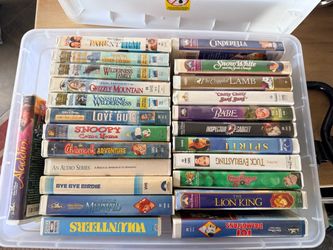 Lot of 20+ VHS Tapes Disney and Family Movies