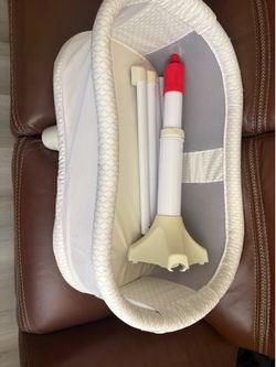 HALO BassiNest Swivel Sleeper Bassinet – Clean & Great Condition