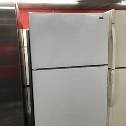Hotpoint 16 Cu Ft Top And Bottom Fridge. 1 year Warranty 
