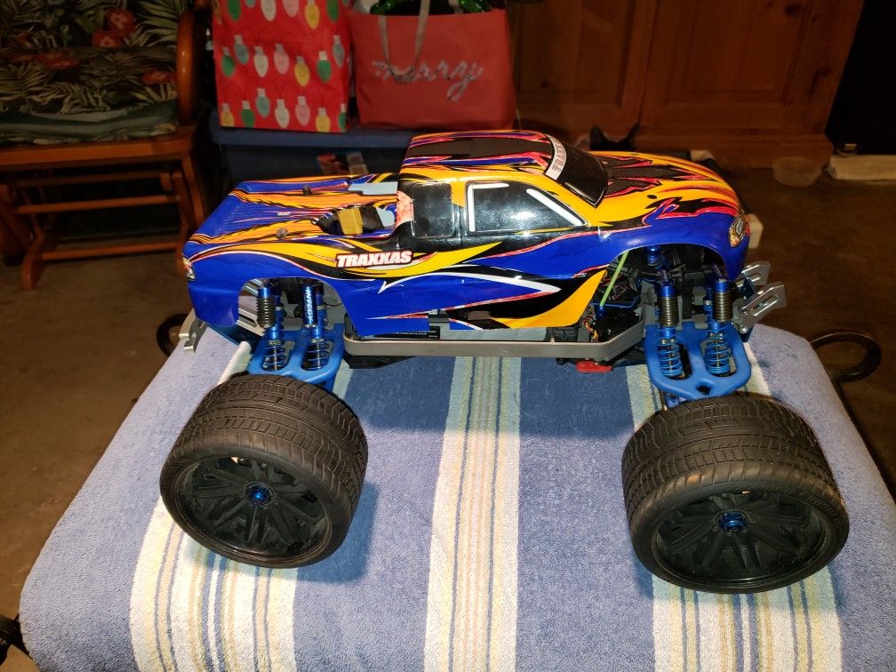 Traxxas emaxx