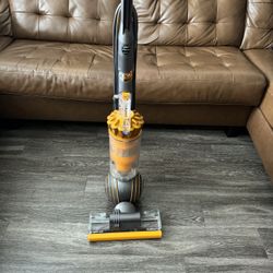 Dyson MultiFloor 2 Vacuum 