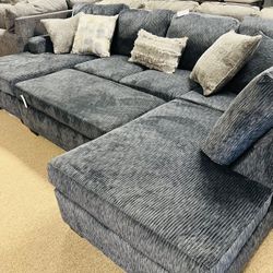 Double Chaise Stunning Stylish Sectional!