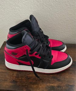 Jordan 1 ( Mid) Banned 6.5 Y 8 W