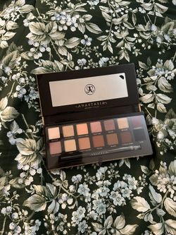 Anastasia Beverly Hills Soft Glam Eyeshadow Palette