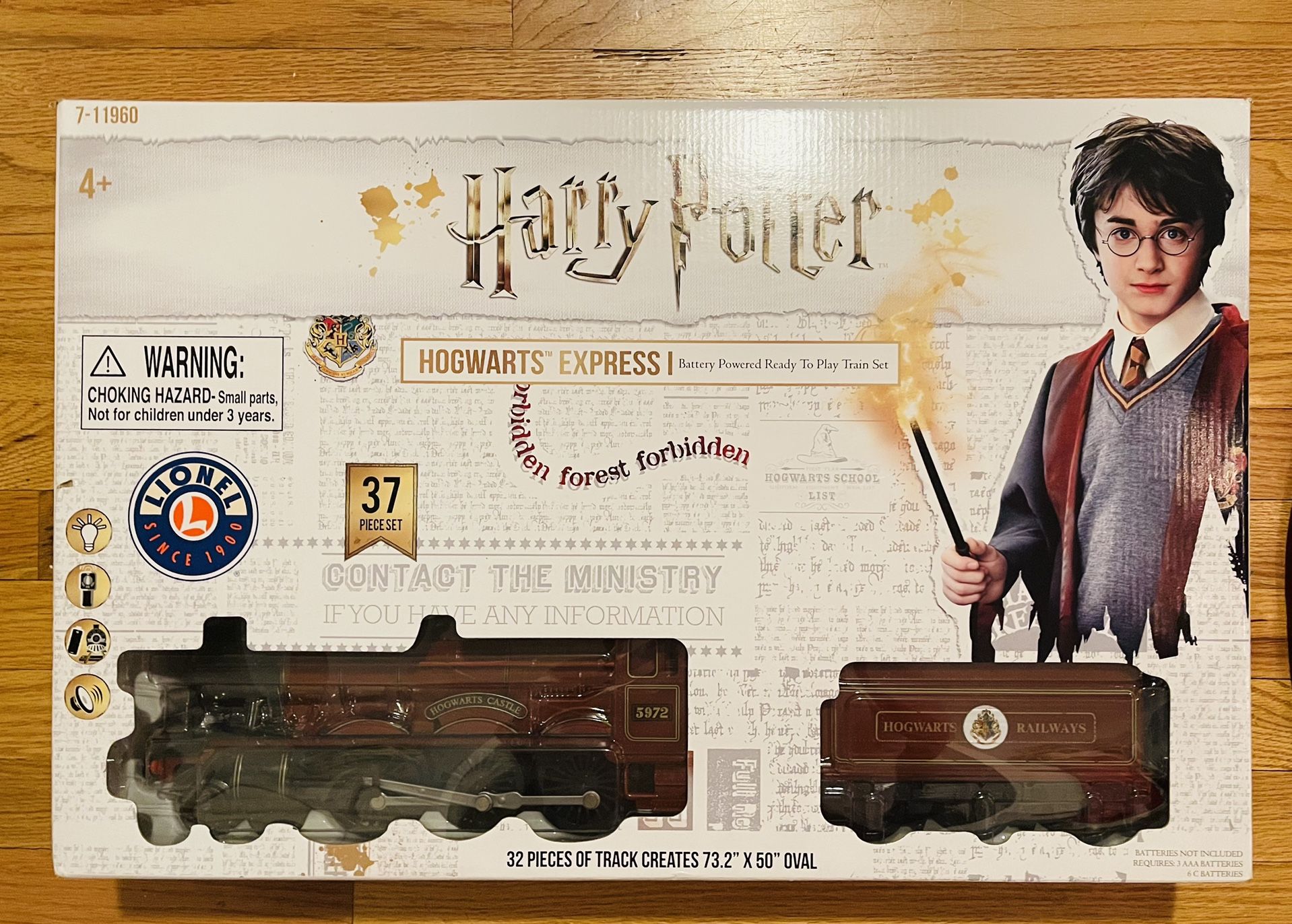 Lionel Harry Potter Hogwarts Express Battery Powered Model Train Set Remote Cont