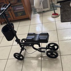 MEDICAL KNEE WALKER/CRUTCH ON WHEELS Black Adjustable, Great Shape