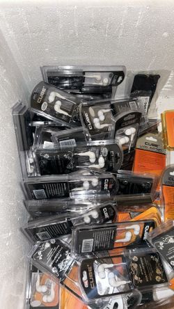 30 Pack Cube White Handsfree Earphones Bundle HALF OFF BUNDLE HOLIDAY DEAL