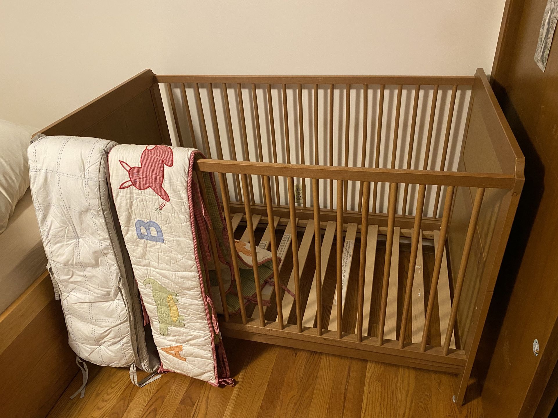 Wooden Crib (with crib bumpers)