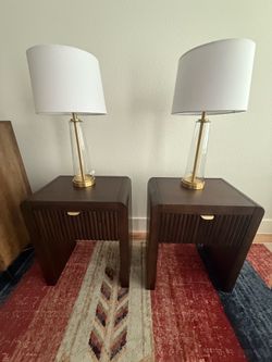 Two night stands and lamps