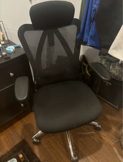 Ergonomic black chair