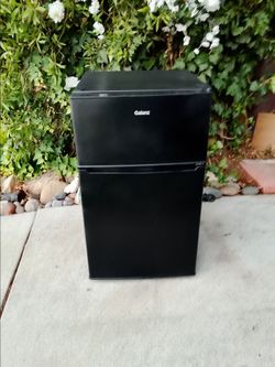 Mini Fridge with Freezer 19.13"D x 21.1"W x 32.87"H