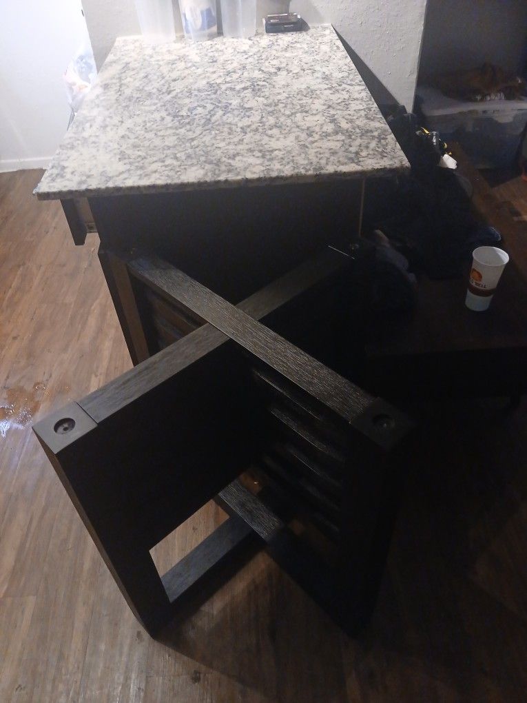 Dining Room table No Chairs