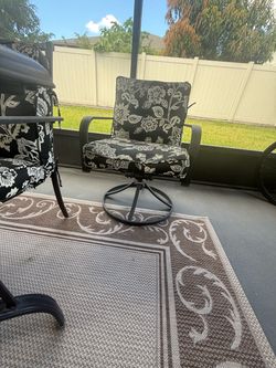 7-Piece Outdoor Dining Set with Floral Cushions