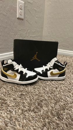 Jordan 1 Mid black, metallic