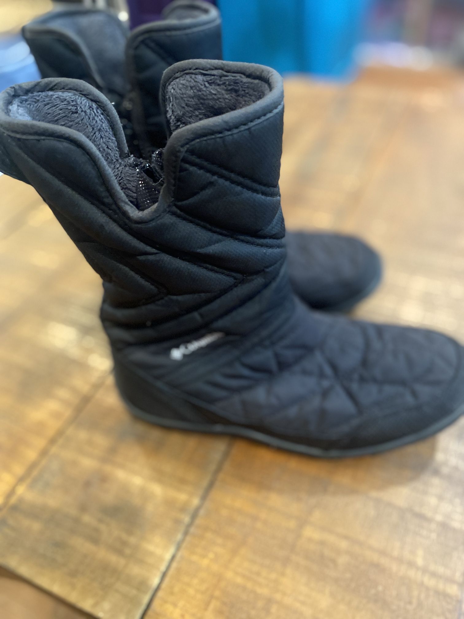 Girls Columbia Snow Boots - Size 3