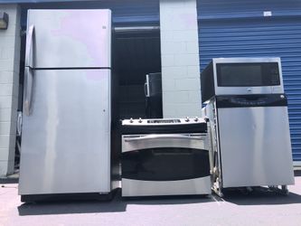 Top and bottom stainless steel kitchen appliances