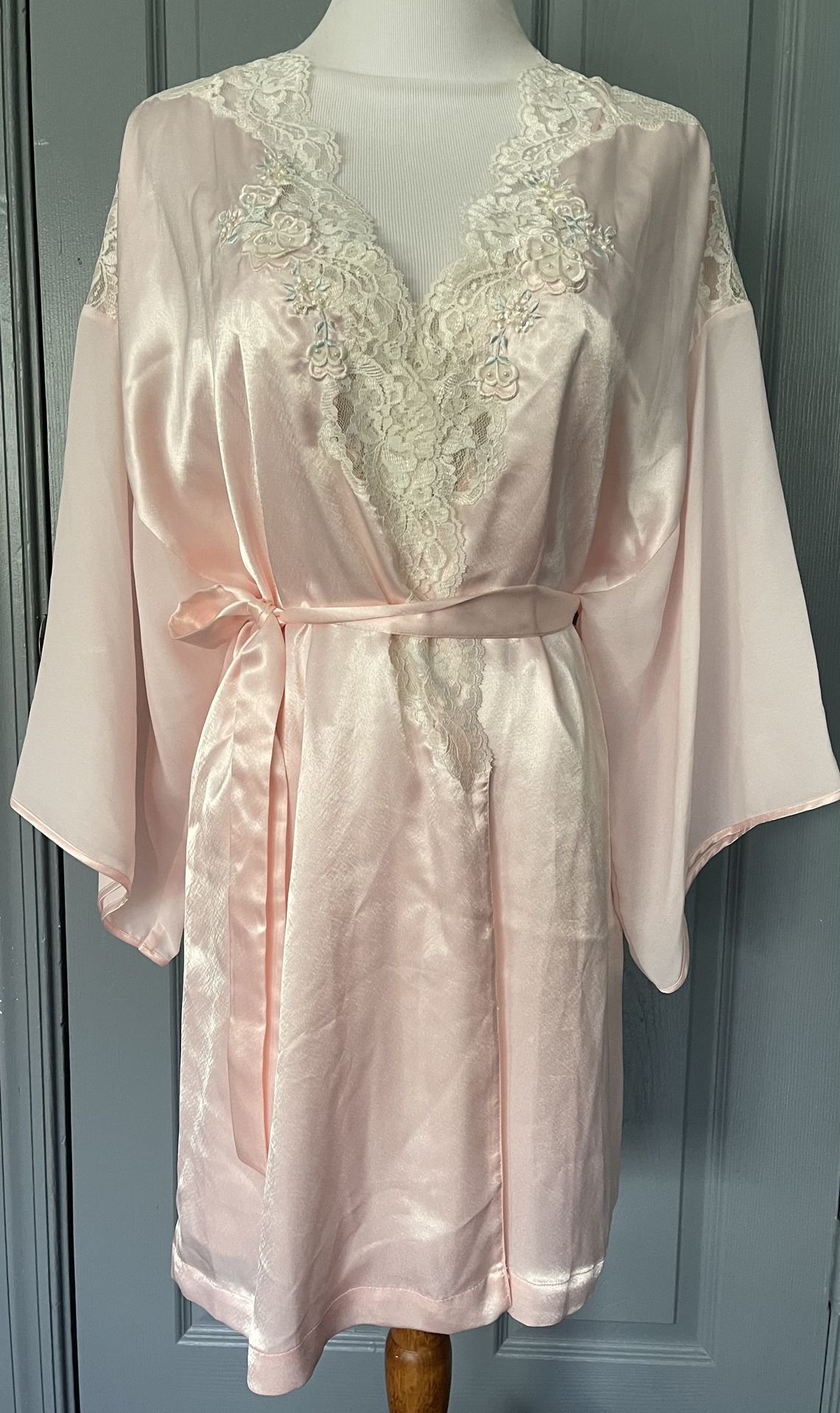 Val.Mode Silky Satin Pink Floral Embroidered Vintage Kimono Robe & Nightgown Set.