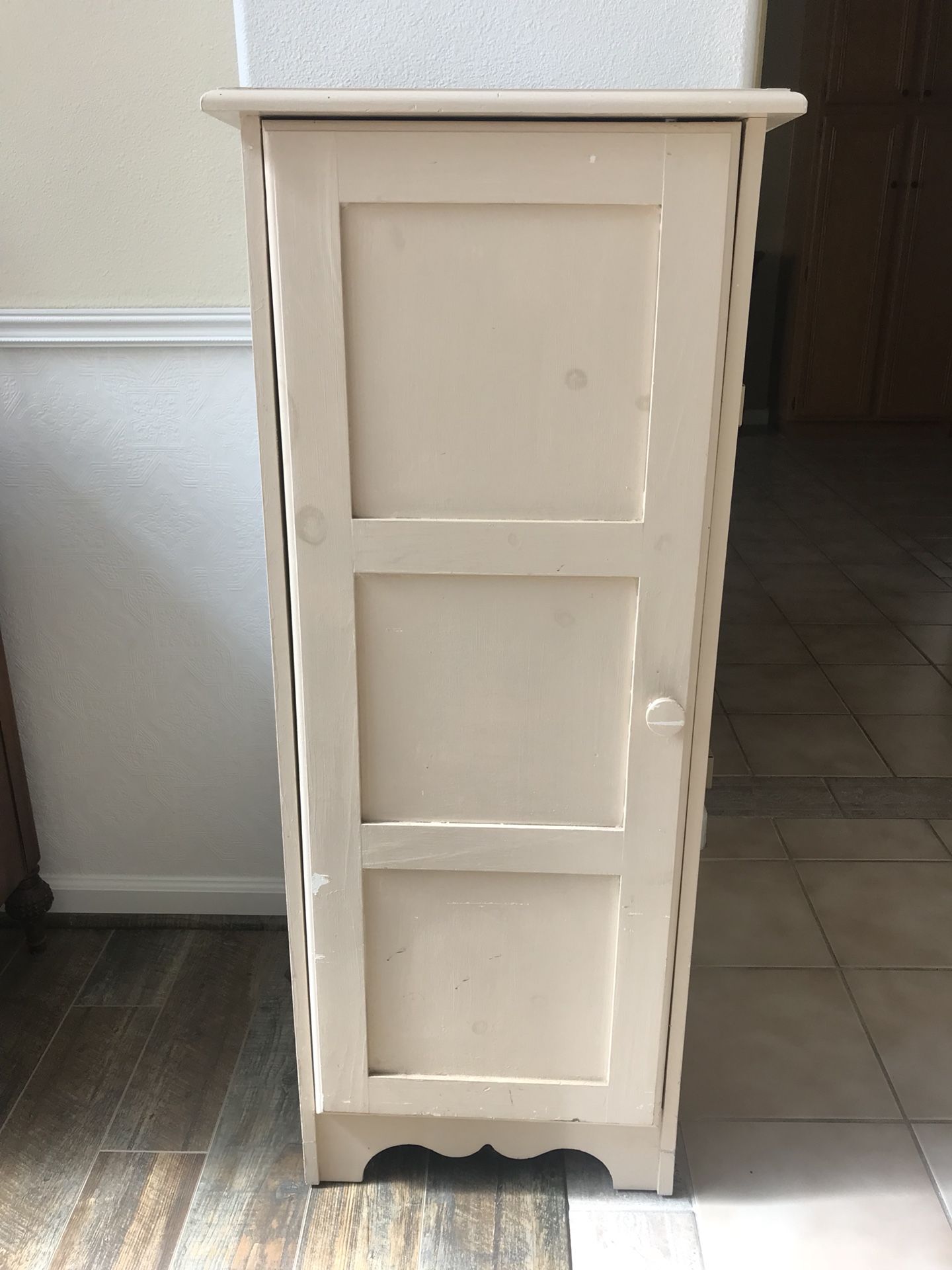 Storage cabinet
