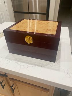 Jewellery - IMMACULATE Lacquered Wood Box - made in Bethlehem.