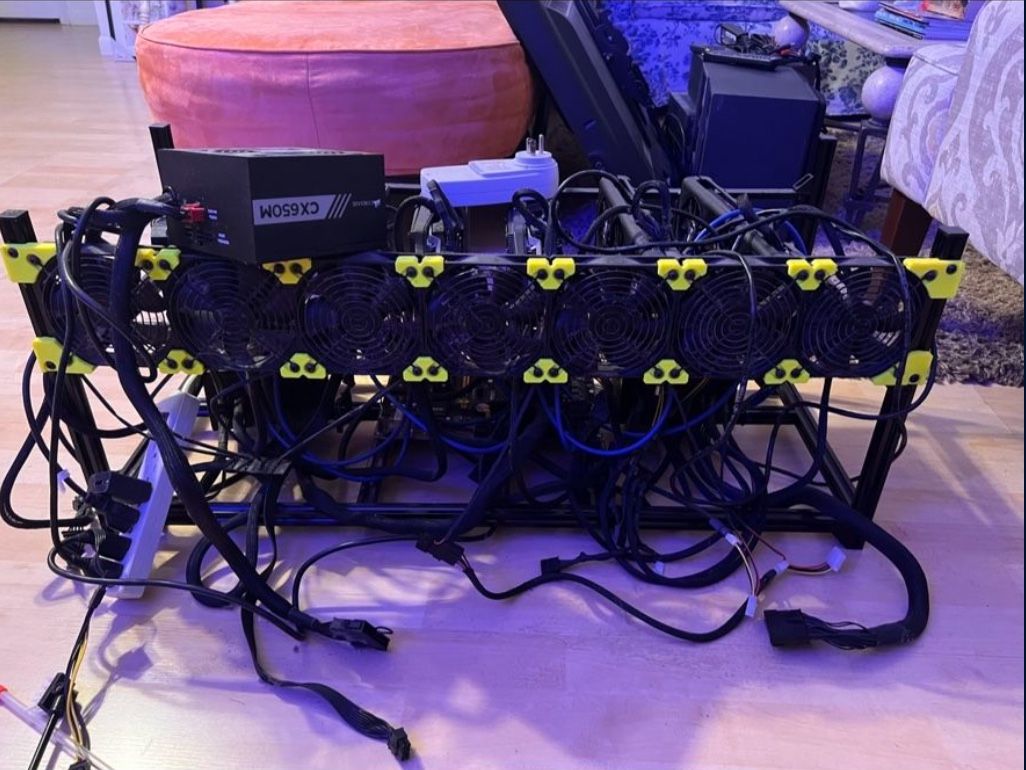 CRYPTOCURRENCY MINER 7 GPU AMD 5700 XT