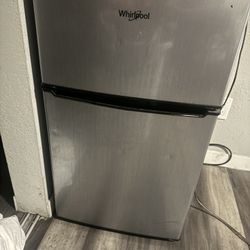 Mini Fridge 