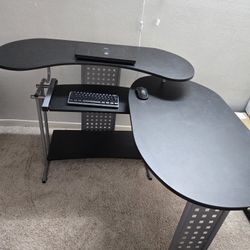 Computer table on wheels Or rolling computer desk