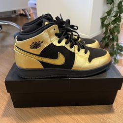Jordan 1 Mid Gold/black $100