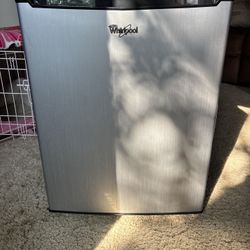 Mini fridge $40