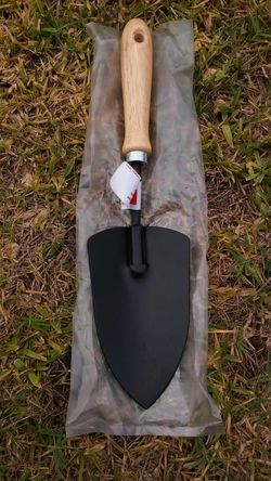 Hand trowel