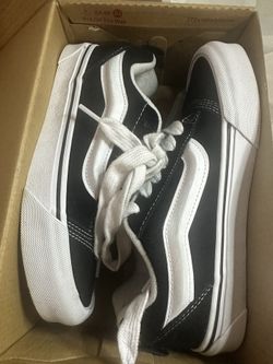 Knu  Skool Vans size 6 Women’s 