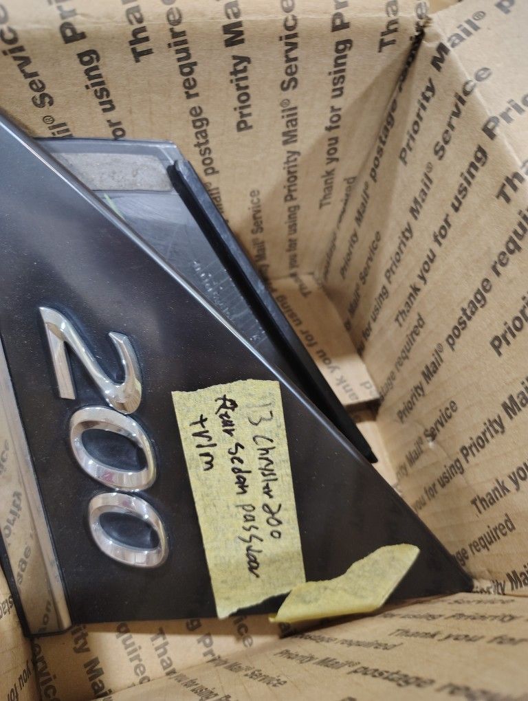 2013 Chrysler 200 Door Trim