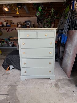 Upright 5-Drawer Dresser