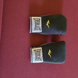 Boxing: Slip on Training Gloves
