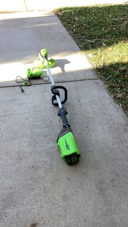 Green Work Weed Heater With 60 V Battery In Charger Brand New Never Been Used