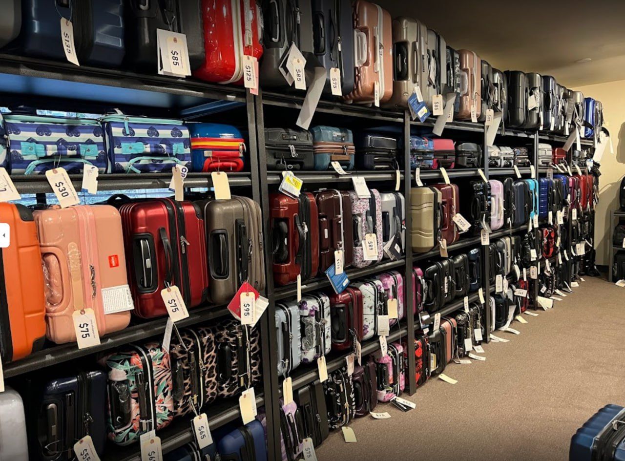 Local Travel Luggage Store With Over 700 Suitcases SD luggage for Sale