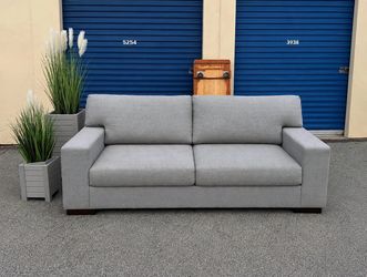 LIGHT GRAY MAGGIE ASHLEY FURNITURE SOFA 🚨