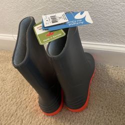 Boys Rain Boots Size 12 - BRAND NEW