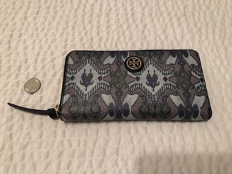 Tory Burch Zipper wallet