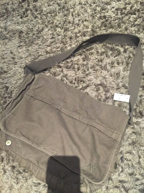 New Aeropostale men's messenger bag