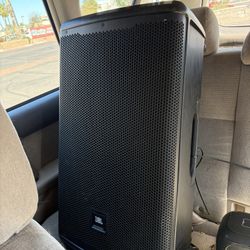 JBL EON712 12" Powered Loudspeaker