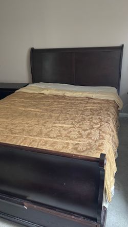 Cherry Queen Size Bedroom Set