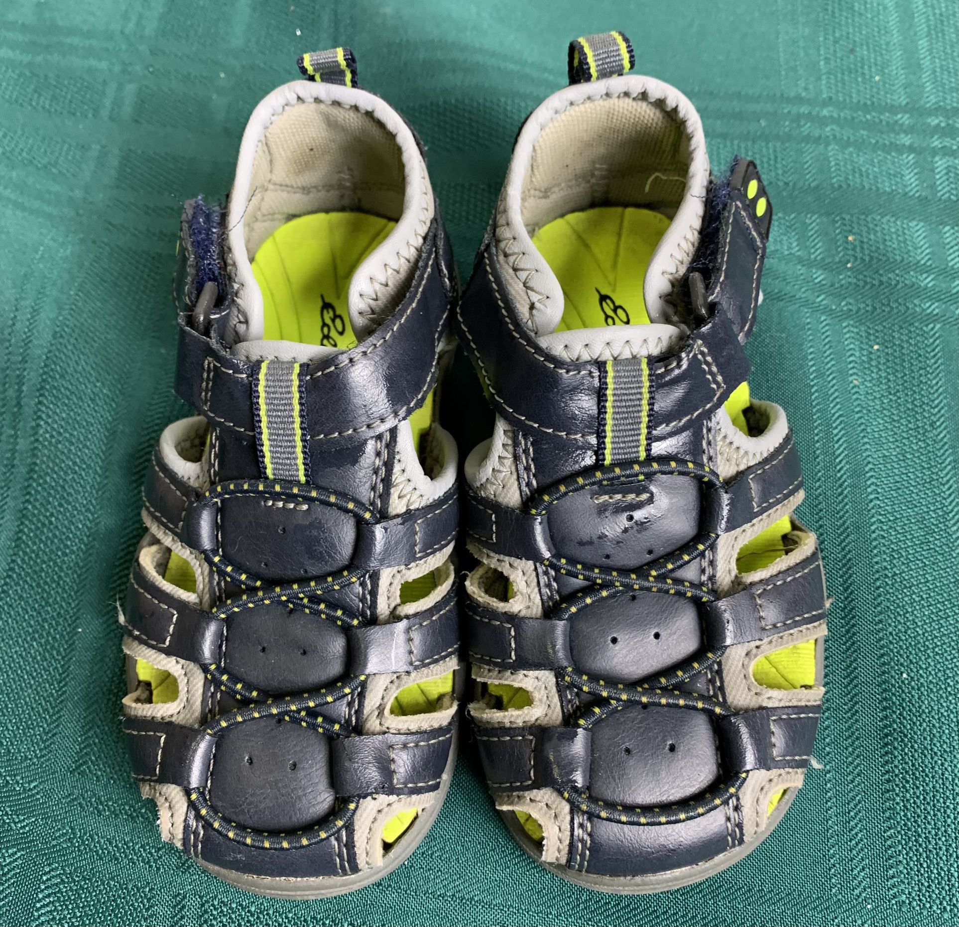 Eddie Bauer Toddler Boy Size 7 keen style closed toes Sandals Shoes 