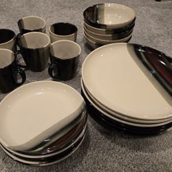 Dinnerware Set