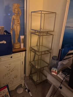 Gold tier box shelf