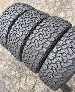 275/70/18 Bfgoodrich 🌟🌟 Vendo un set de llantas con 80% de vida las 4 🌟🌟🤩