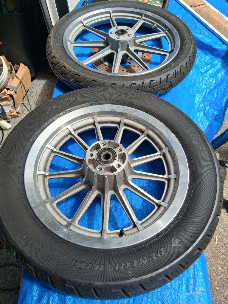 Motorcylce Harley tires and rims dunlap american elite