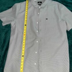 VOLCOM BUTTON UP NEW.. LARGE MENS