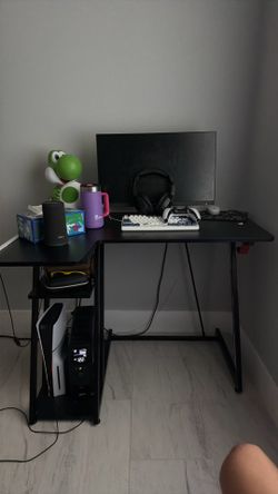 Selling PS five Slim 1 TB disk, PS five controller , ASUS monitor, bunine headset