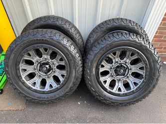 ON SALE 20x9 FUEL wheels