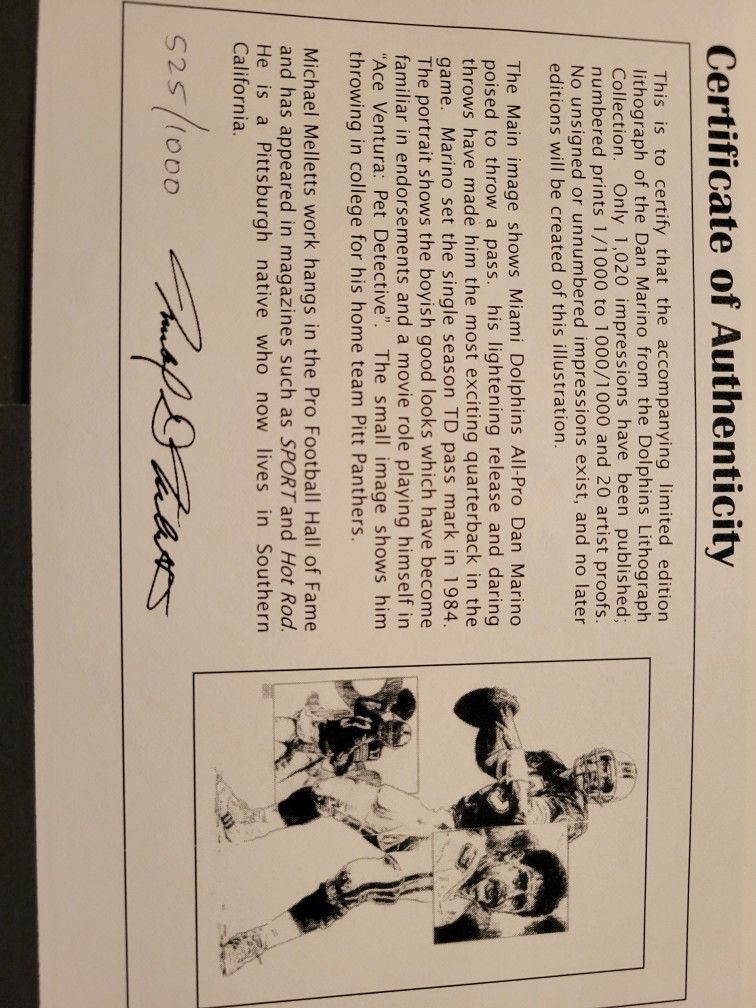 Miami Dolphins great Dan Marino signed 16 X 20 black-and-white lithograph